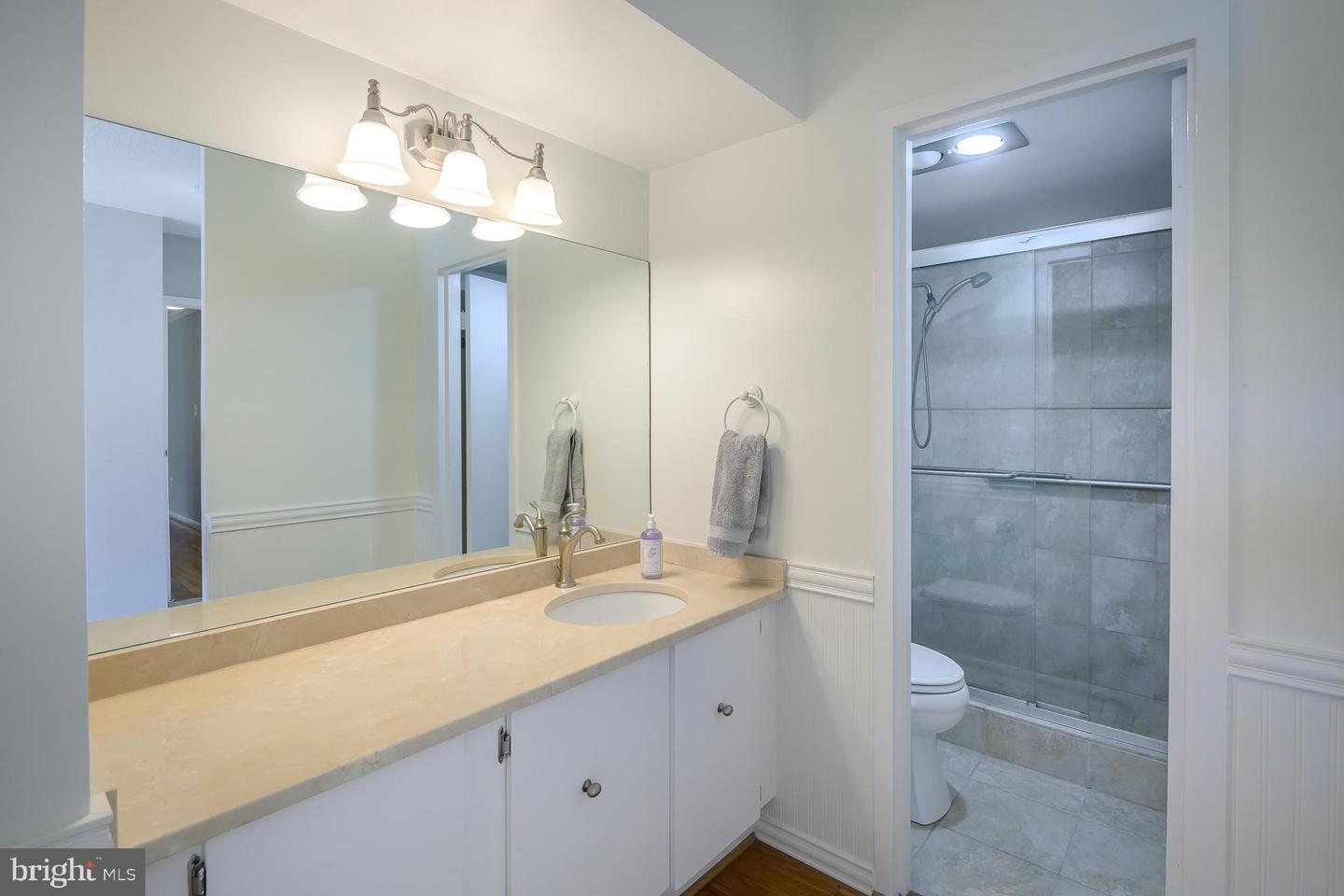 400 MADISON ST #201, ALEXANDRIA, Virginia 22314, 2 Bedrooms Bedrooms, ,2 BathroomsBathrooms,Residential,For sale,400 MADISON ST #201,VAAX2036452 MLS # VAAX2036452