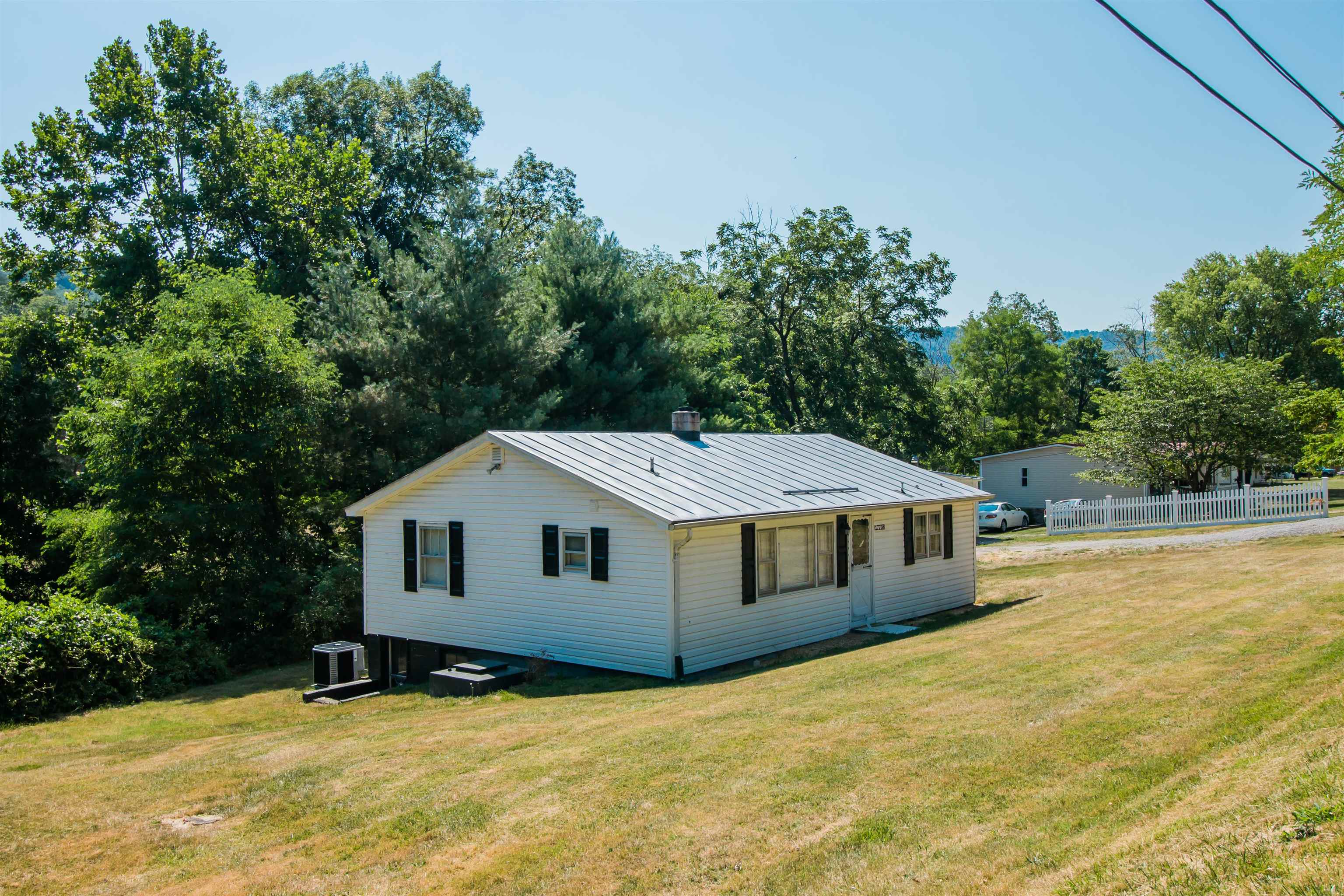 17708 RUNIONS CREEK RD, BROADWAY, Virginia 22815, 3 Bedrooms Bedrooms, ,1 BathroomBathrooms,Residential,17708 RUNIONS CREEK RD,655008 MLS # 655008