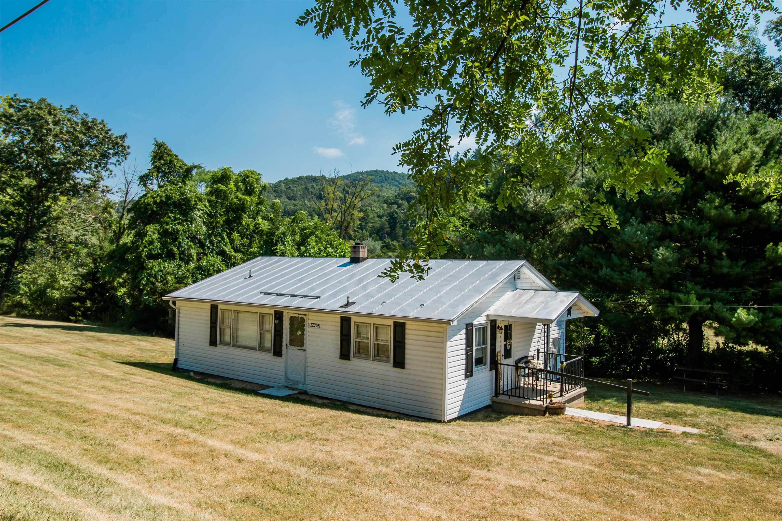 17708 RUNIONS CREEK RD, BROADWAY, Virginia 22815, 3 Bedrooms Bedrooms, ,1 BathroomBathrooms,Residential,17708 RUNIONS CREEK RD,655008 MLS # 655008