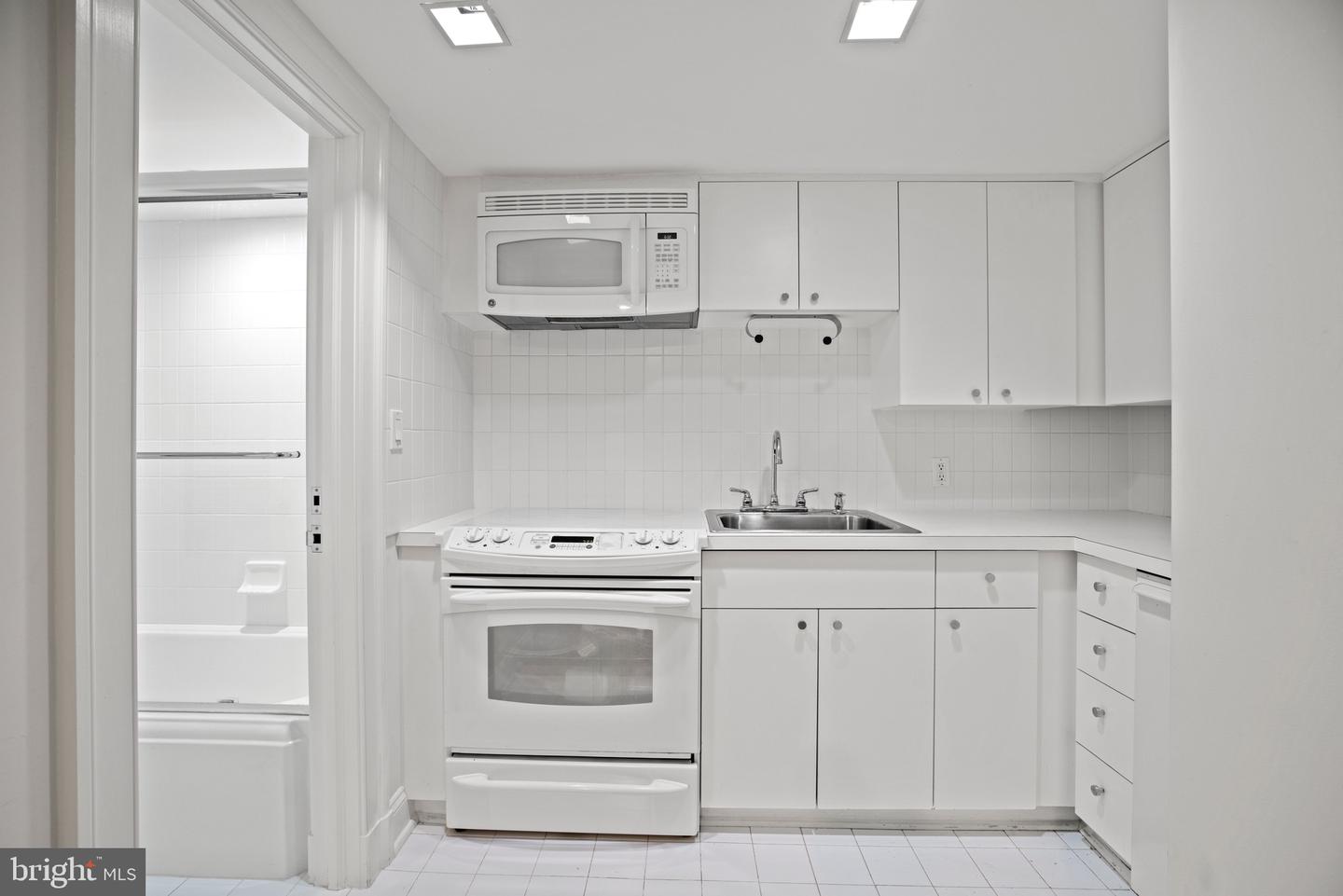 3313 O ST NW, WASHINGTON, District Of Columbia 20007, 6 Bedrooms Bedrooms, ,6 BathroomsBathrooms,Residential,For sale,3313 O ST NW,DCDC2130126 MLS # DCDC2130126