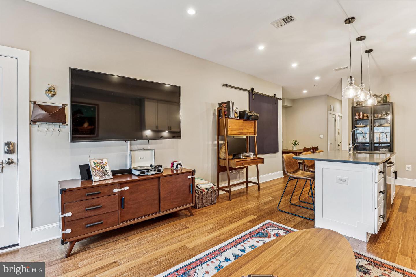 2221 M ST NE #302, WASHINGTON, District Of Columbia 20002, 2 Bedrooms Bedrooms, ,2 BathroomsBathrooms,Residential,For sale,2221 M ST NE #302,DCDC2133586 MLS # DCDC2133586