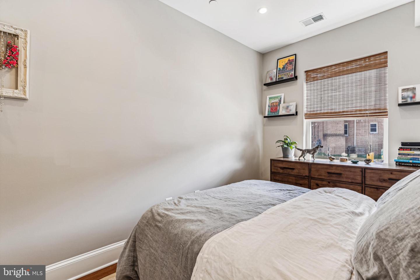 2221 M ST NE #302, WASHINGTON, District Of Columbia 20002, 2 Bedrooms Bedrooms, ,2 BathroomsBathrooms,Residential,For sale,2221 M ST NE #302,DCDC2133586 MLS # DCDC2133586