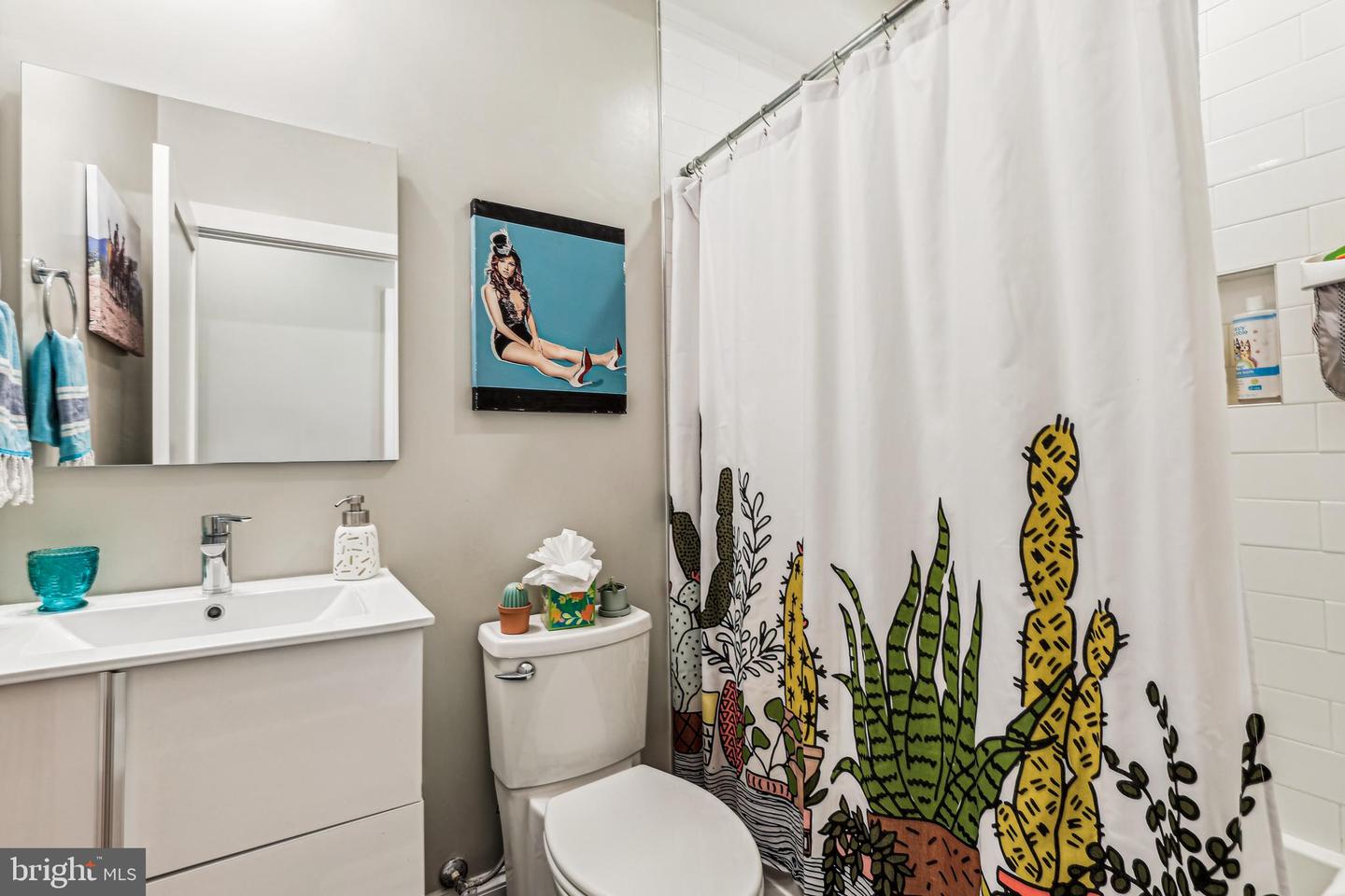 2221 M ST NE #302, WASHINGTON, District Of Columbia 20002, 2 Bedrooms Bedrooms, ,2 BathroomsBathrooms,Residential,For sale,2221 M ST NE #302,DCDC2133586 MLS # DCDC2133586