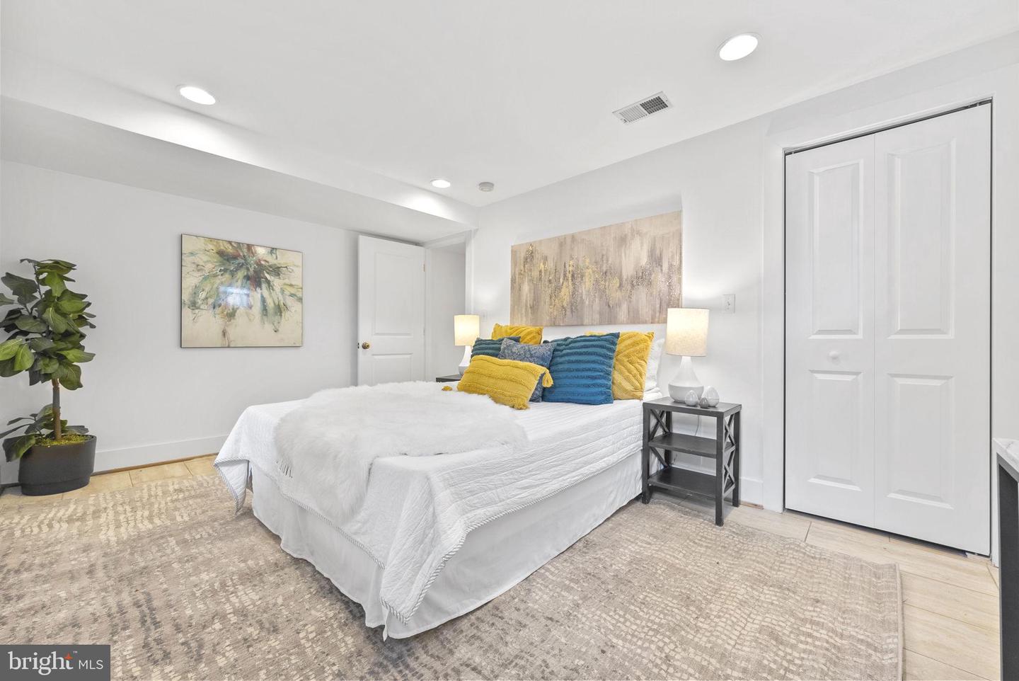 77 U ST NW #2, WASHINGTON, District Of Columbia 20001, 2 Bedrooms Bedrooms, ,1 BathroomBathrooms,Residential,For sale,77 U ST NW #2,DCDC2136088 MLS # DCDC2136088