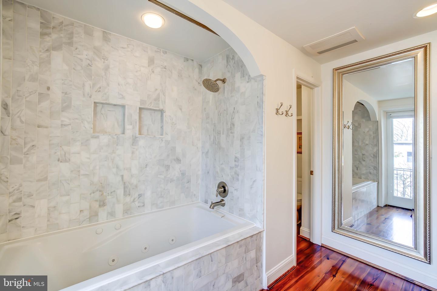 17 2ND ST NE, WASHINGTON, District Of Columbia 20002, 3 Bedrooms Bedrooms, ,4 BathroomsBathrooms,Residential,For sale,17 2ND ST NE,DCDC2137040 MLS # DCDC2137040