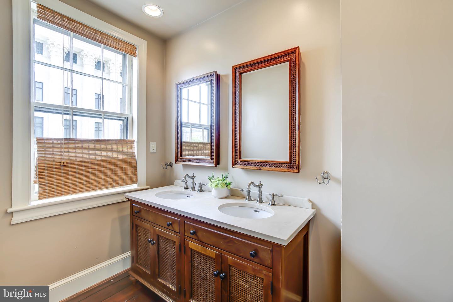 17 2ND ST NE, WASHINGTON, District Of Columbia 20002, 3 Bedrooms Bedrooms, ,4 BathroomsBathrooms,Residential,For sale,17 2ND ST NE,DCDC2137040 MLS # DCDC2137040