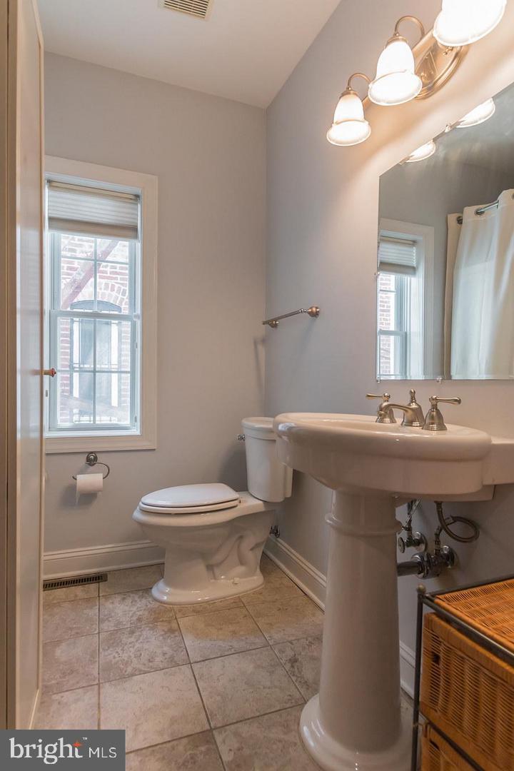 42 RHODE ISLAND AVE NW #1, WASHINGTON, District Of Columbia 20001, 3 Bedrooms Bedrooms, ,2 BathroomsBathrooms,Residential,For sale,42 RHODE ISLAND AVE NW #1,DCDC2139316 MLS # DCDC2139316