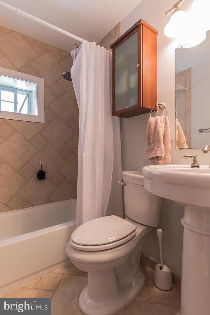 42 RHODE ISLAND AVE NW #1, WASHINGTON, District Of Columbia 20001, 3 Bedrooms Bedrooms, ,2 BathroomsBathrooms,Residential,For sale,42 RHODE ISLAND AVE NW #1,DCDC2139316 MLS # DCDC2139316