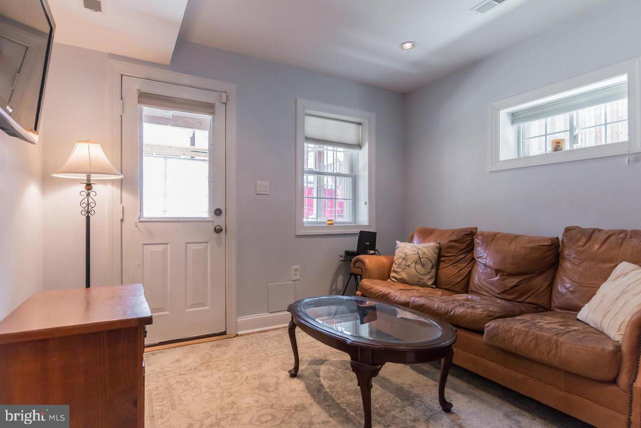 42 RHODE ISLAND AVE NW #1, WASHINGTON, District Of Columbia 20001, 3 Bedrooms Bedrooms, ,2 BathroomsBathrooms,Residential,For sale,42 RHODE ISLAND AVE NW #1,DCDC2139316 MLS # DCDC2139316