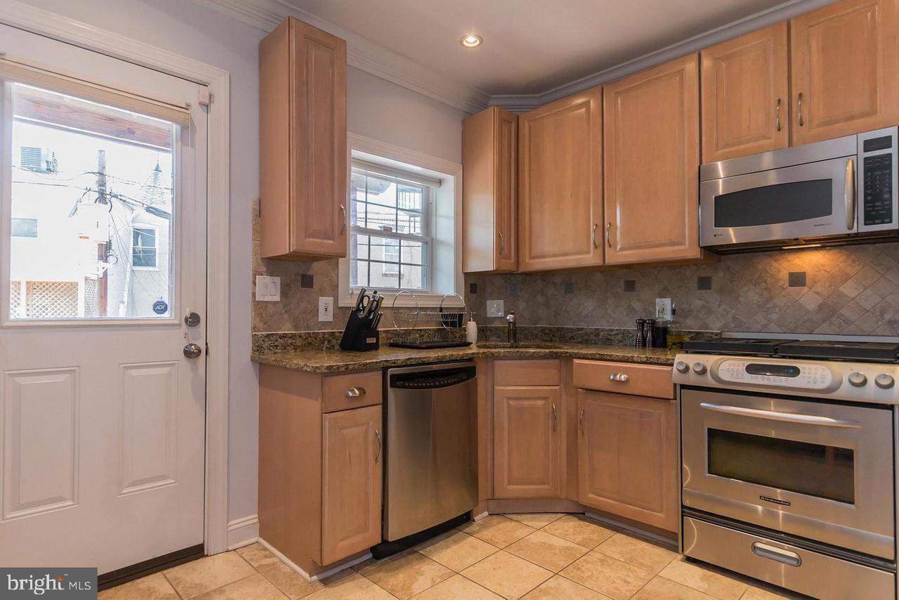 42 RHODE ISLAND AVE NW #1, WASHINGTON, District Of Columbia 20001, 3 Bedrooms Bedrooms, ,2 BathroomsBathrooms,Residential,For sale,42 RHODE ISLAND AVE NW #1,DCDC2139316 MLS # DCDC2139316