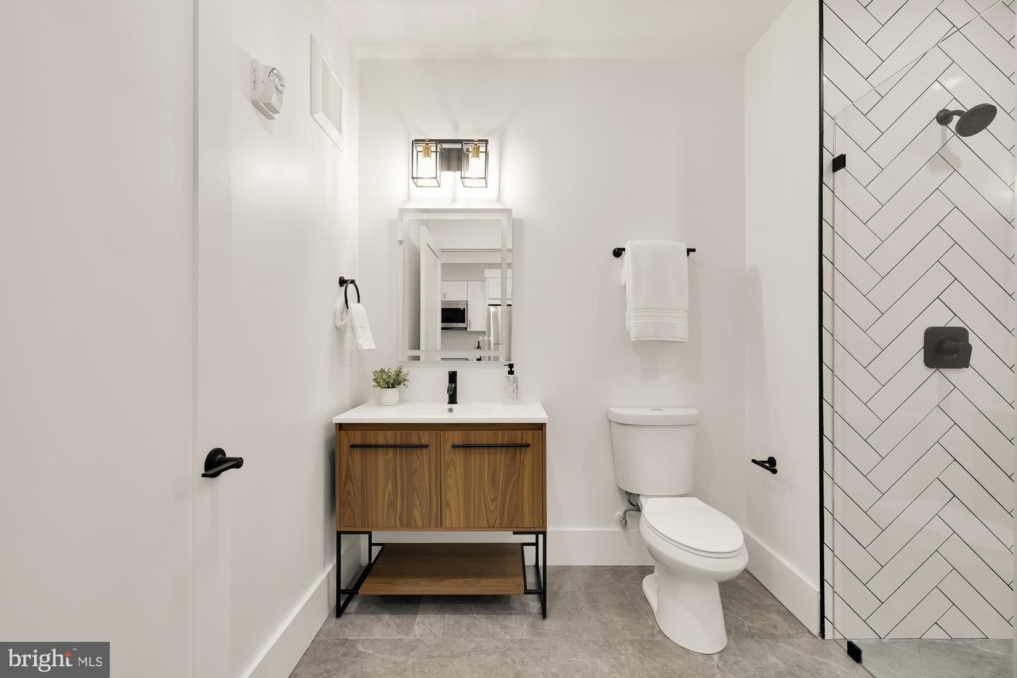 1006 FLORIDA AVE NE #102, WASHINGTON, District Of Columbia 20002, 1 Bedroom Bedrooms, ,1 BathroomBathrooms,Residential,For sale,1006 FLORIDA AVE NE #102,DCDC2141662 MLS # DCDC2141662