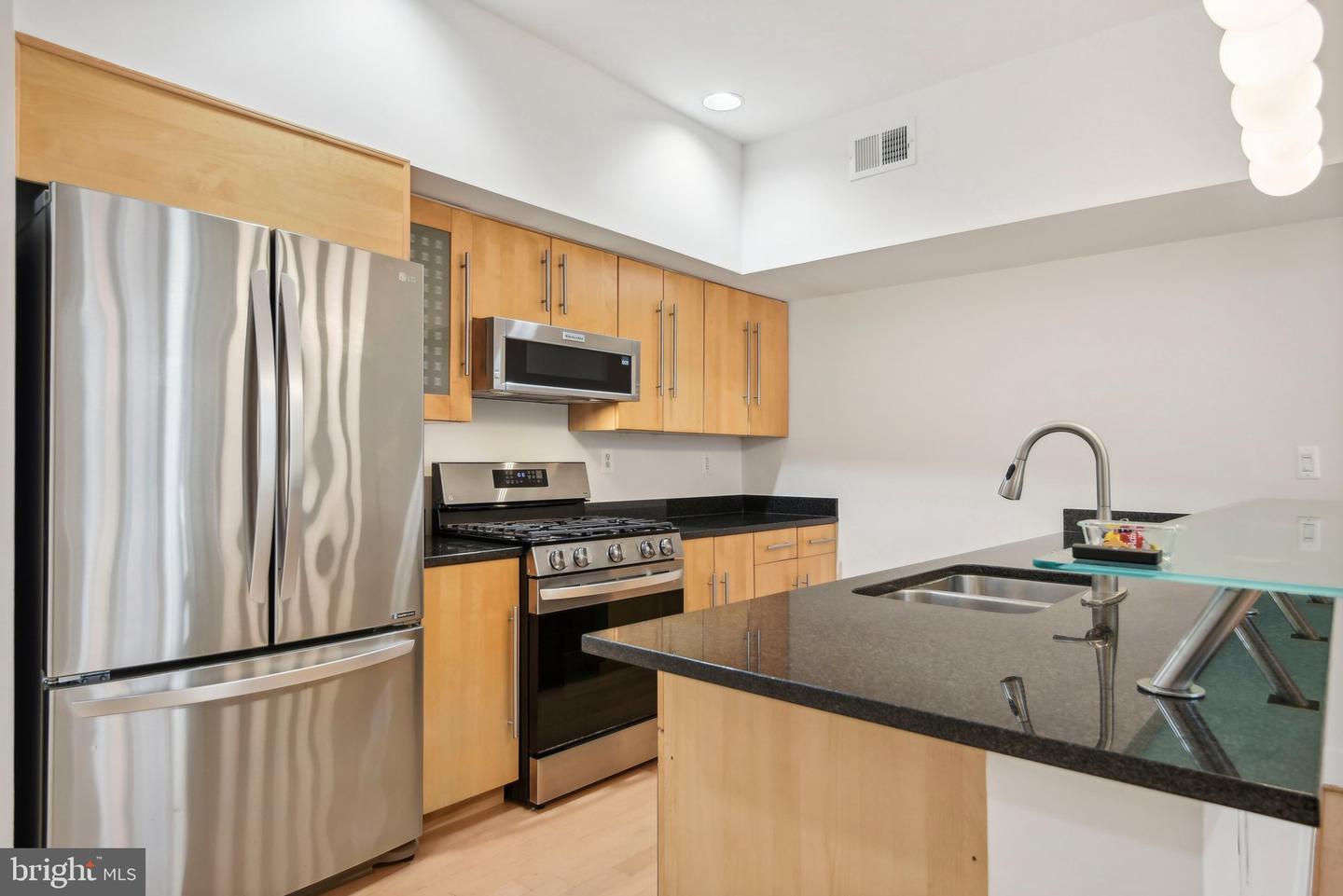 215 R ST NE #A, WASHINGTON, District Of Columbia 20002, 3 Bedrooms Bedrooms, ,2 BathroomsBathrooms,Residential,For sale,215 R ST NE #A,DCDC2144320 MLS # DCDC2144320