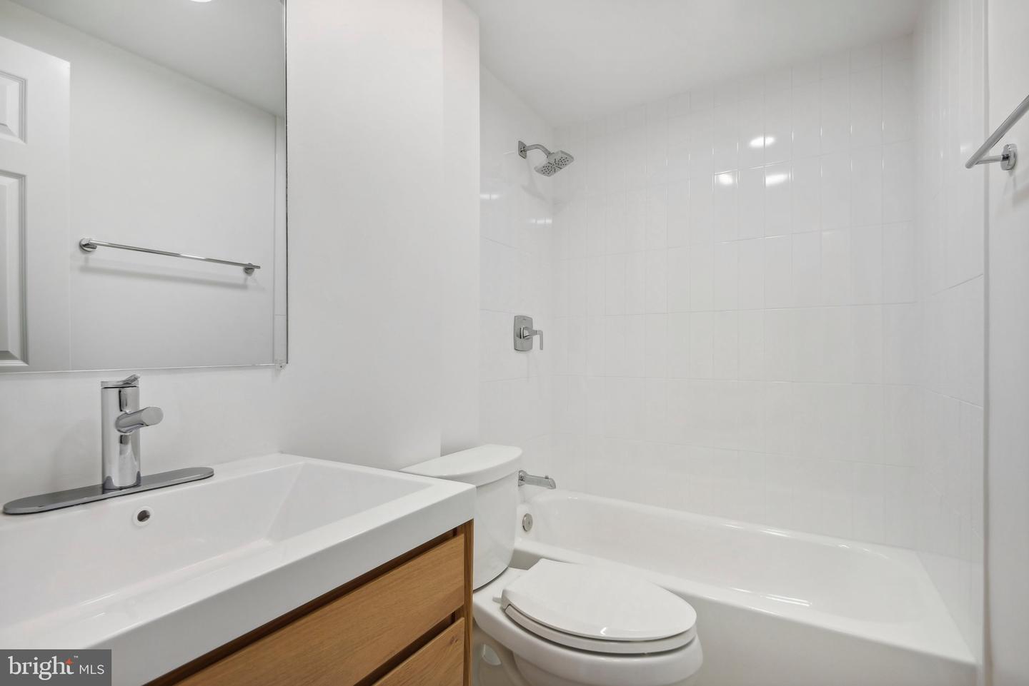 215 R ST NE #A, WASHINGTON, District Of Columbia 20002, 3 Bedrooms Bedrooms, ,2 BathroomsBathrooms,Residential,For sale,215 R ST NE #A,DCDC2144320 MLS # DCDC2144320