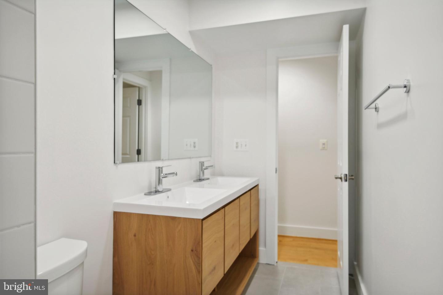 215 R ST NE #A, WASHINGTON, District Of Columbia 20002, 3 Bedrooms Bedrooms, ,2 BathroomsBathrooms,Residential,For sale,215 R ST NE #A,DCDC2144320 MLS # DCDC2144320