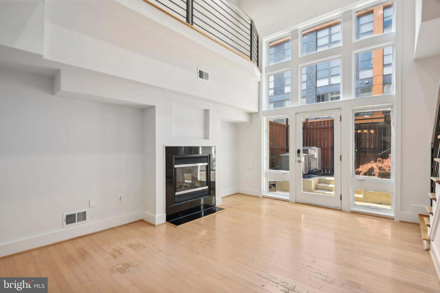 215 R ST NE #A, WASHINGTON, District Of Columbia 20002, 3 Bedrooms Bedrooms, ,2 BathroomsBathrooms,Residential,For sale,215 R ST NE #A,DCDC2144320 MLS # DCDC2144320