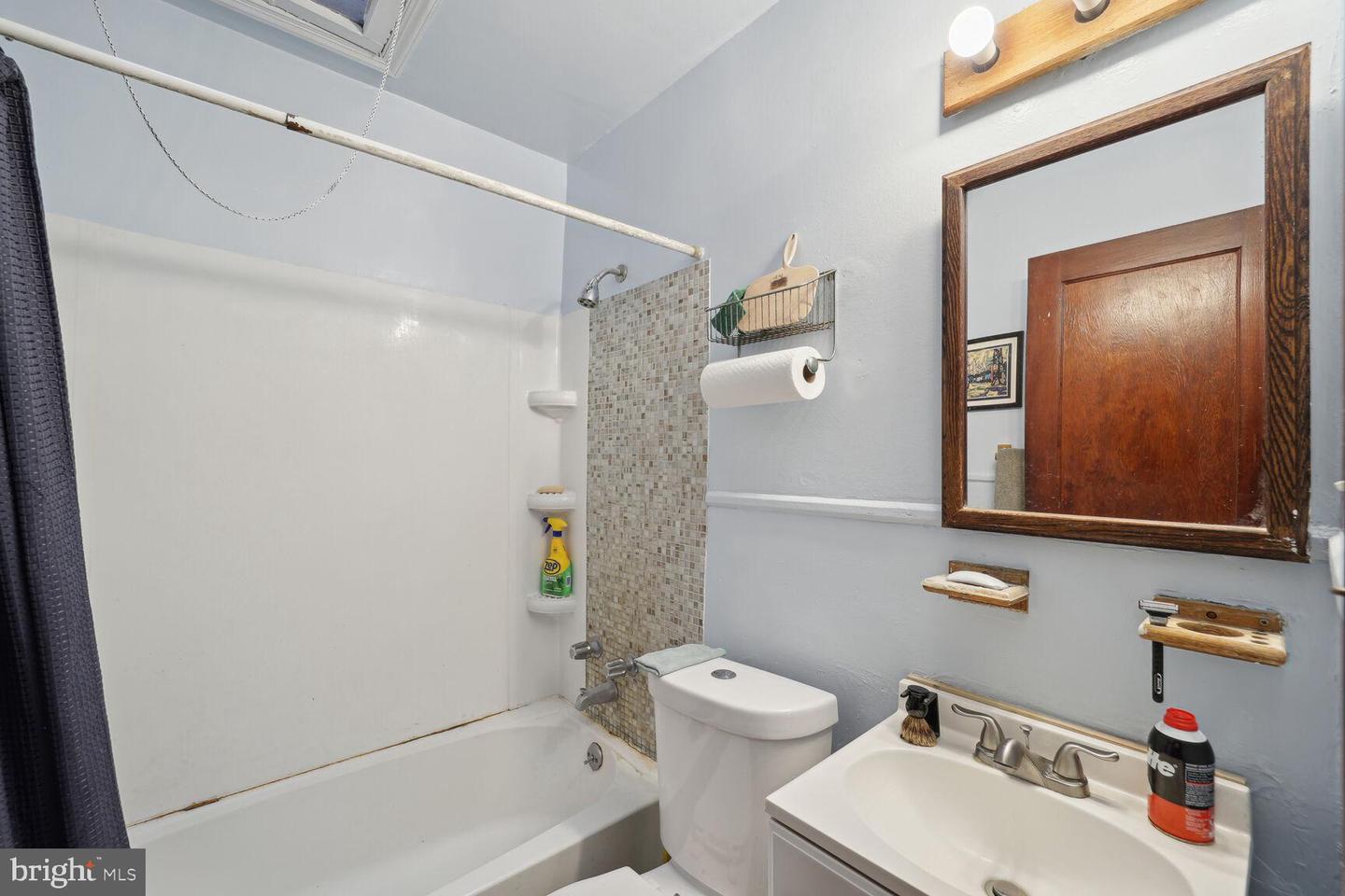 848 19TH ST NE, WASHINGTON, District Of Columbia 20002, 2 Bedrooms Bedrooms, ,2 BathroomsBathrooms,Residential,For sale,848 19TH ST NE,DCDC2144576 MLS # DCDC2144576