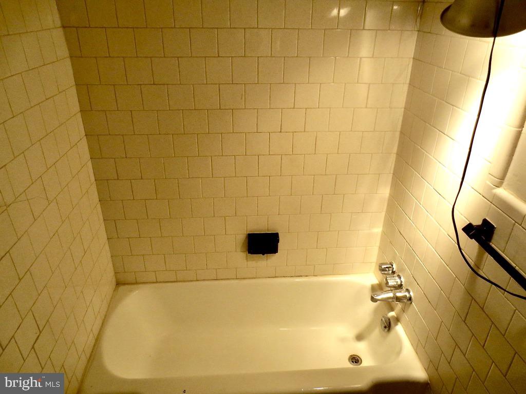 513 12TH ST NE #9, WASHINGTON, District Of Columbia 20002, 1 Bedroom Bedrooms, ,1 BathroomBathrooms,Residential,For sale,513 12TH ST NE #9,DCDC2145112 MLS # DCDC2145112