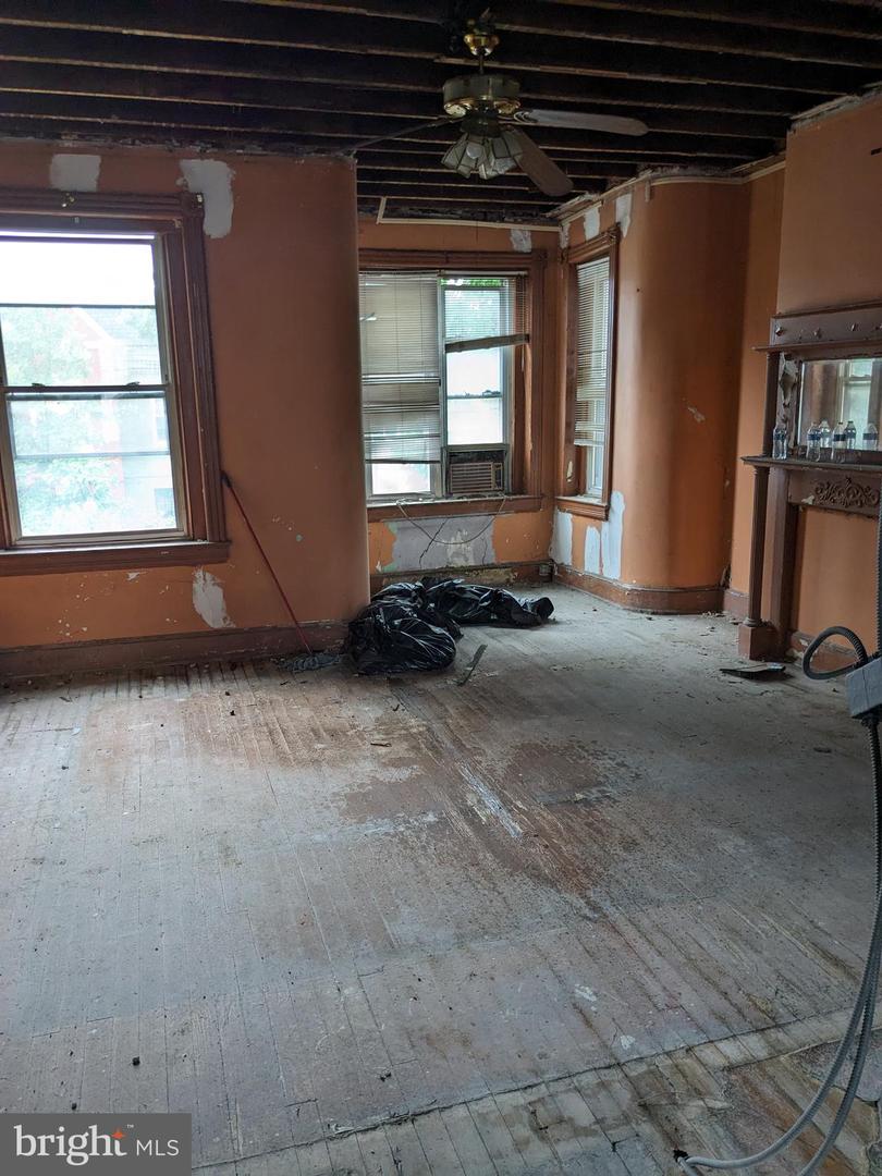 56 QUINCY PL NE, WASHINGTON, District Of Columbia 20002, 3 Bedrooms Bedrooms, 7 Rooms Rooms,1 BathroomBathrooms,Residential,For sale,56 QUINCY PL NE,DCDC2150950 MLS # DCDC2150950