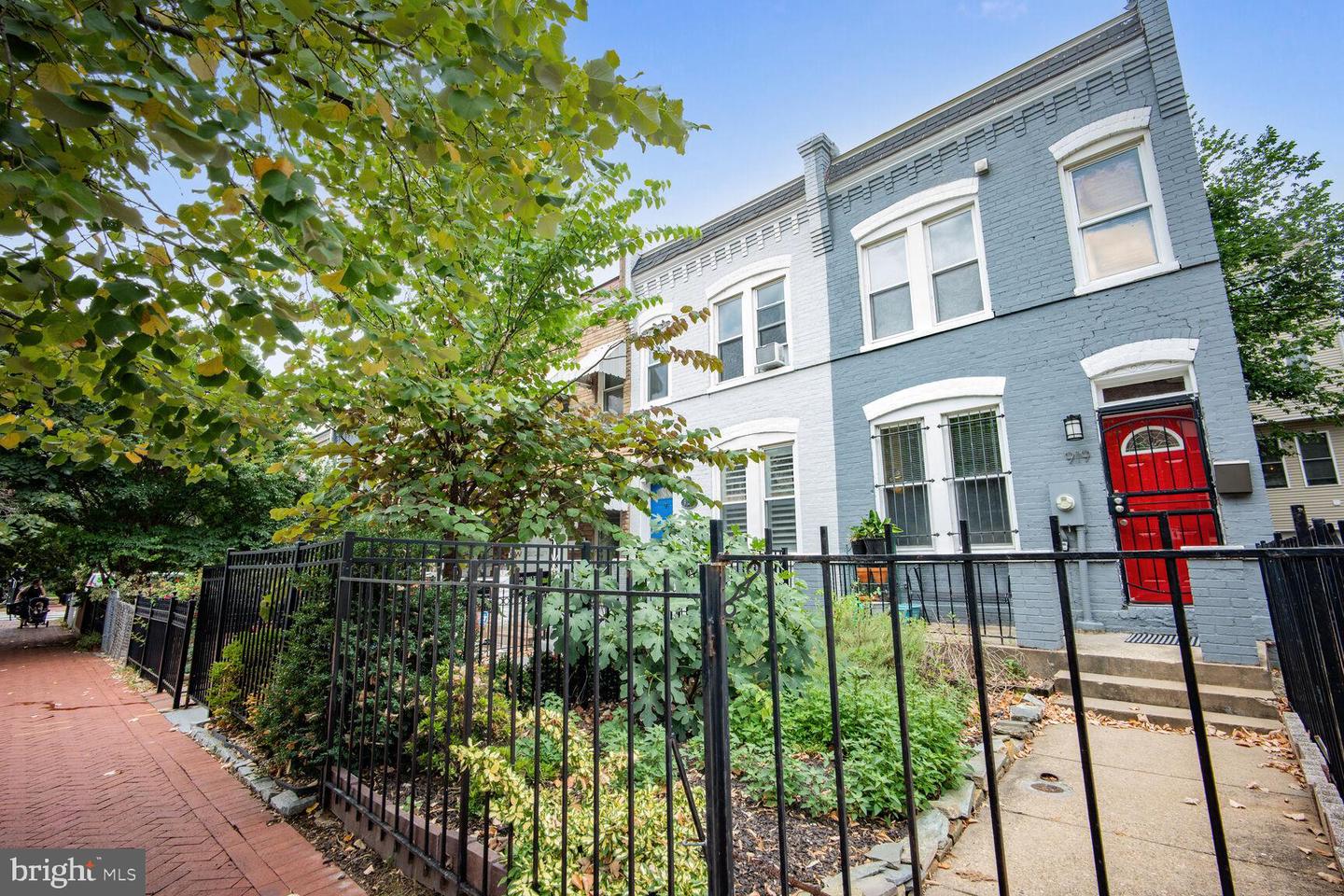 921 5TH ST SE, WASHINGTON, District Of Columbia 20003, 2 Bedrooms Bedrooms, ,2 BathroomsBathrooms,Residential,For sale,921 5TH ST SE,DCDC2151270 MLS # DCDC2151270