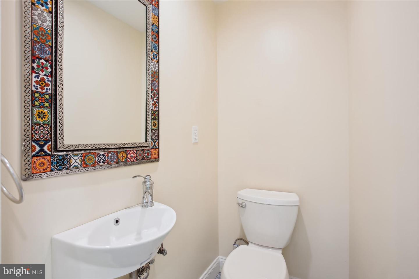 903 11TH ST SE, WASHINGTON, District Of Columbia 20003, 3 Bedrooms Bedrooms, ,2 BathroomsBathrooms,Residential,For sale,903 11TH ST SE,DCDC2152290 MLS # DCDC2152290