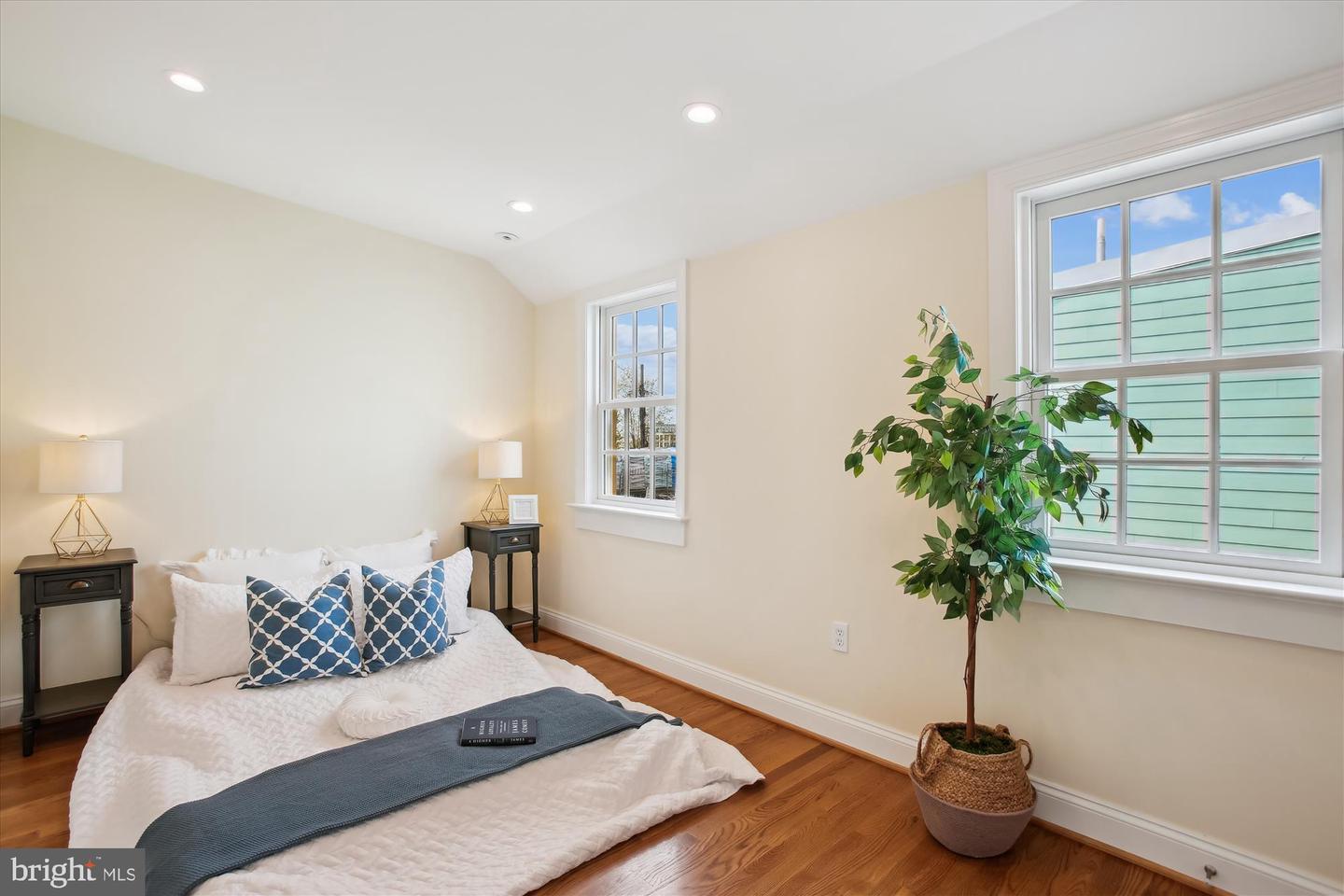 903 11TH ST SE, WASHINGTON, District Of Columbia 20003, 3 Bedrooms Bedrooms, ,2 BathroomsBathrooms,Residential,For sale,903 11TH ST SE,DCDC2152290 MLS # DCDC2152290