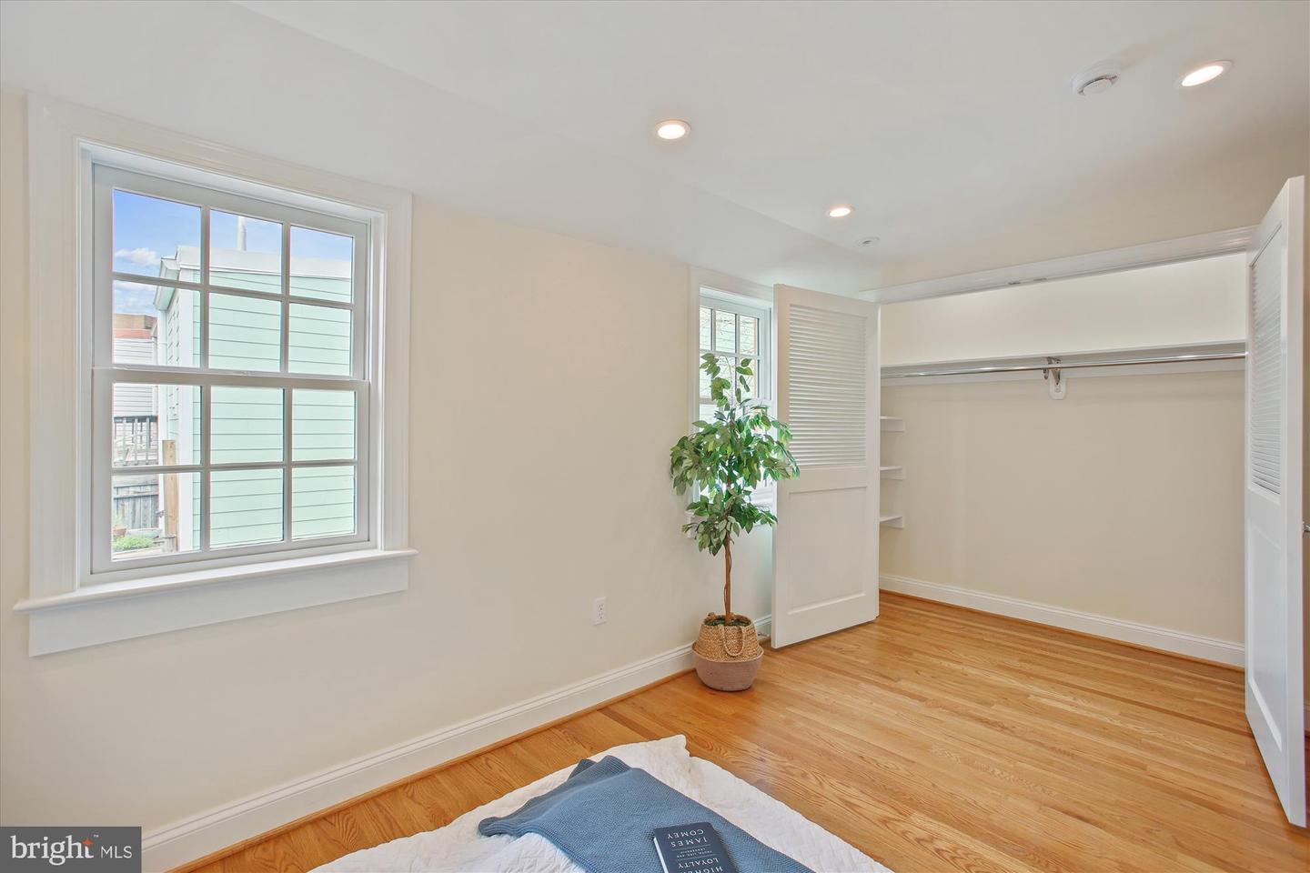 903 11TH ST SE, WASHINGTON, District Of Columbia 20003, 3 Bedrooms Bedrooms, ,2 BathroomsBathrooms,Residential,For sale,903 11TH ST SE,DCDC2152290 MLS # DCDC2152290