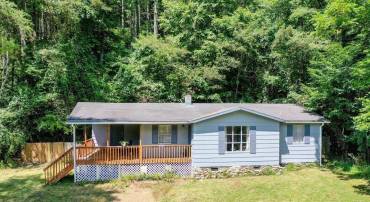 2063 PEDLAR RIVER RD, VESUVIUS, Virginia 24483, 3 Bedrooms Bedrooms, ,1 BathroomBathrooms,Residential,2063 PEDLAR RIVER RD,656202 MLS # 656202