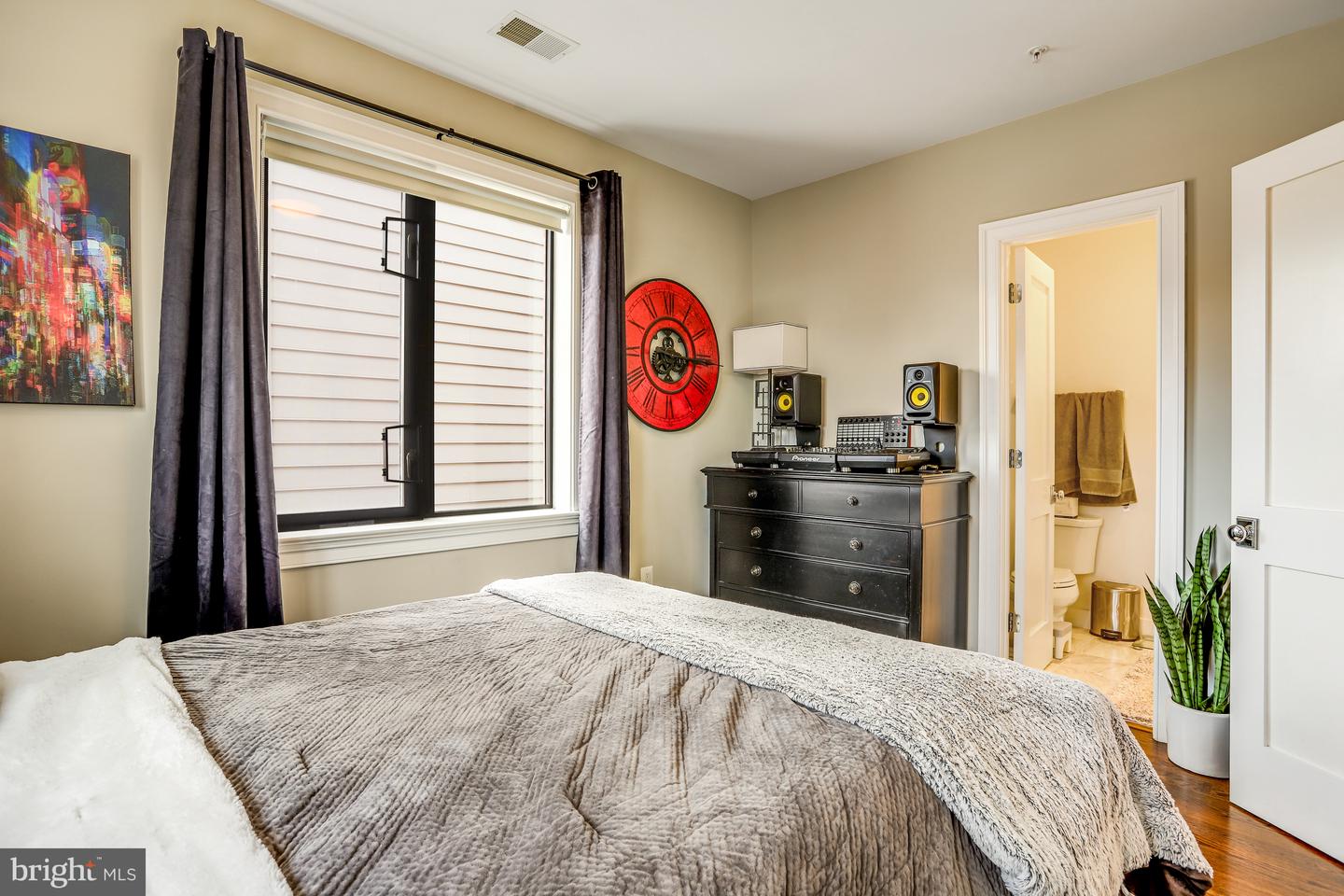 4343 HARRISON ST NW #6, WASHINGTON, District Of Columbia 20015, 2 Bedrooms Bedrooms, ,2 BathroomsBathrooms,Residential,For sale,4343 HARRISON ST NW #6,DCDC2153442 MLS # DCDC2153442