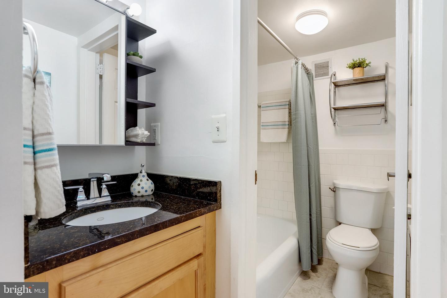 1239 VERMONT AVE NW #410, WASHINGTON, District Of Columbia 20005, 1 Bedroom Bedrooms, ,1 BathroomBathrooms,Residential,For sale,1239 VERMONT AVE NW #410,DCDC2154510 MLS # DCDC2154510