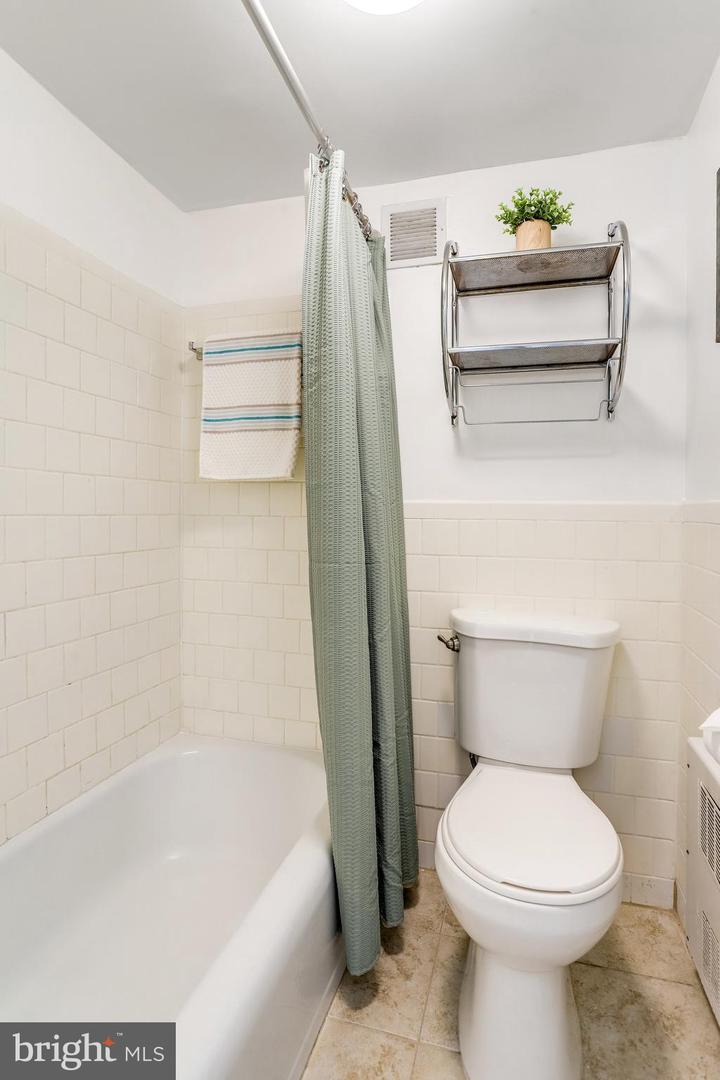 1239 VERMONT AVE NW #410, WASHINGTON, District Of Columbia 20005, 1 Bedroom Bedrooms, ,1 BathroomBathrooms,Residential,For sale,1239 VERMONT AVE NW #410,DCDC2154510 MLS # DCDC2154510