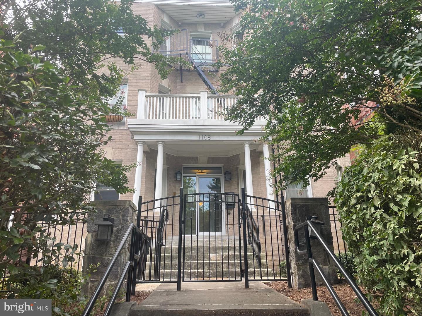 1108 COLUMBIA RD NW #102, WASHINGTON, District Of Columbia 20009, 2 Bedrooms Bedrooms, ,1 BathroomBathrooms,Residential,For sale,1108 COLUMBIA RD NW #102,DCDC2154548 MLS # DCDC2154548