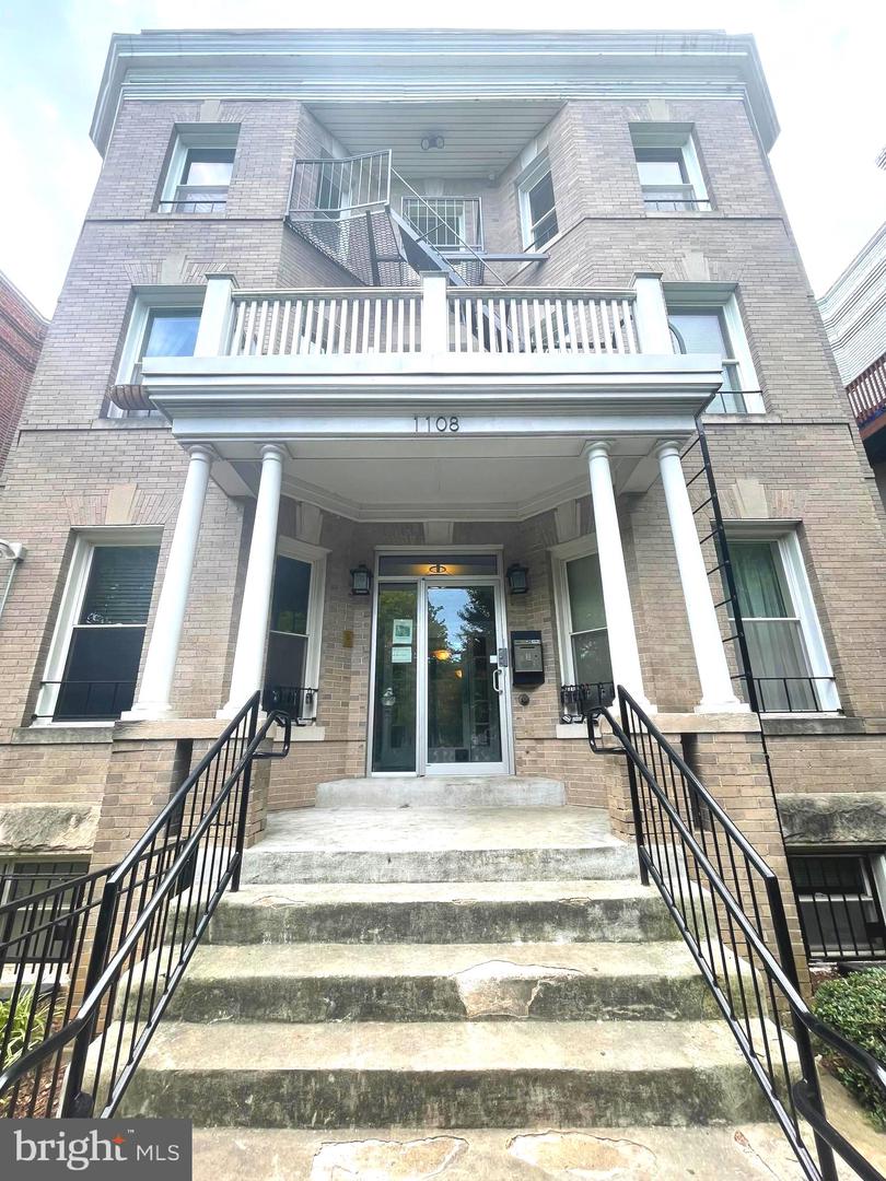 1108 COLUMBIA RD NW #102, WASHINGTON, District Of Columbia 20009, 2 Bedrooms Bedrooms, ,1 BathroomBathrooms,Residential,For sale,1108 COLUMBIA RD NW #102,DCDC2154548 MLS # DCDC2154548