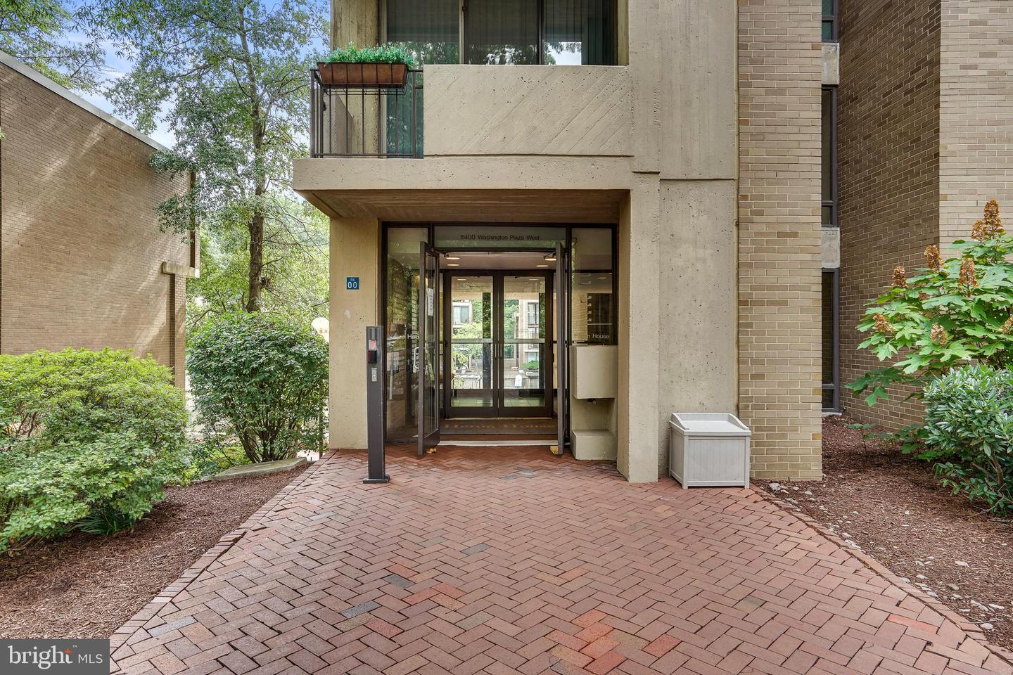 11400 WASHINGTON PLZ W #702, RESTON, Virginia 20190, 1 Bedroom Bedrooms, ,1 BathroomBathrooms,Residential,For sale,11400 WASHINGTON PLZ W #702,VAFX2198056 MLS # VAFX2198056