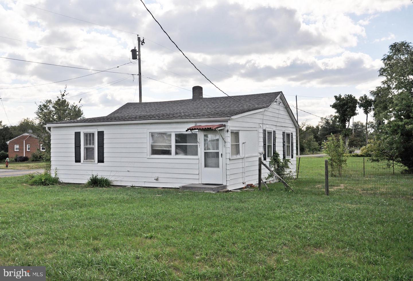 623 OLD CHARLES TOWN RD, STEPHENSON, Virginia 22656, 2 Bedrooms Bedrooms, 5 Rooms Rooms,1 BathroomBathrooms,Residential,For sale,623 OLD CHARLES TOWN RD,VAFV2021208 MLS # VAFV2021208