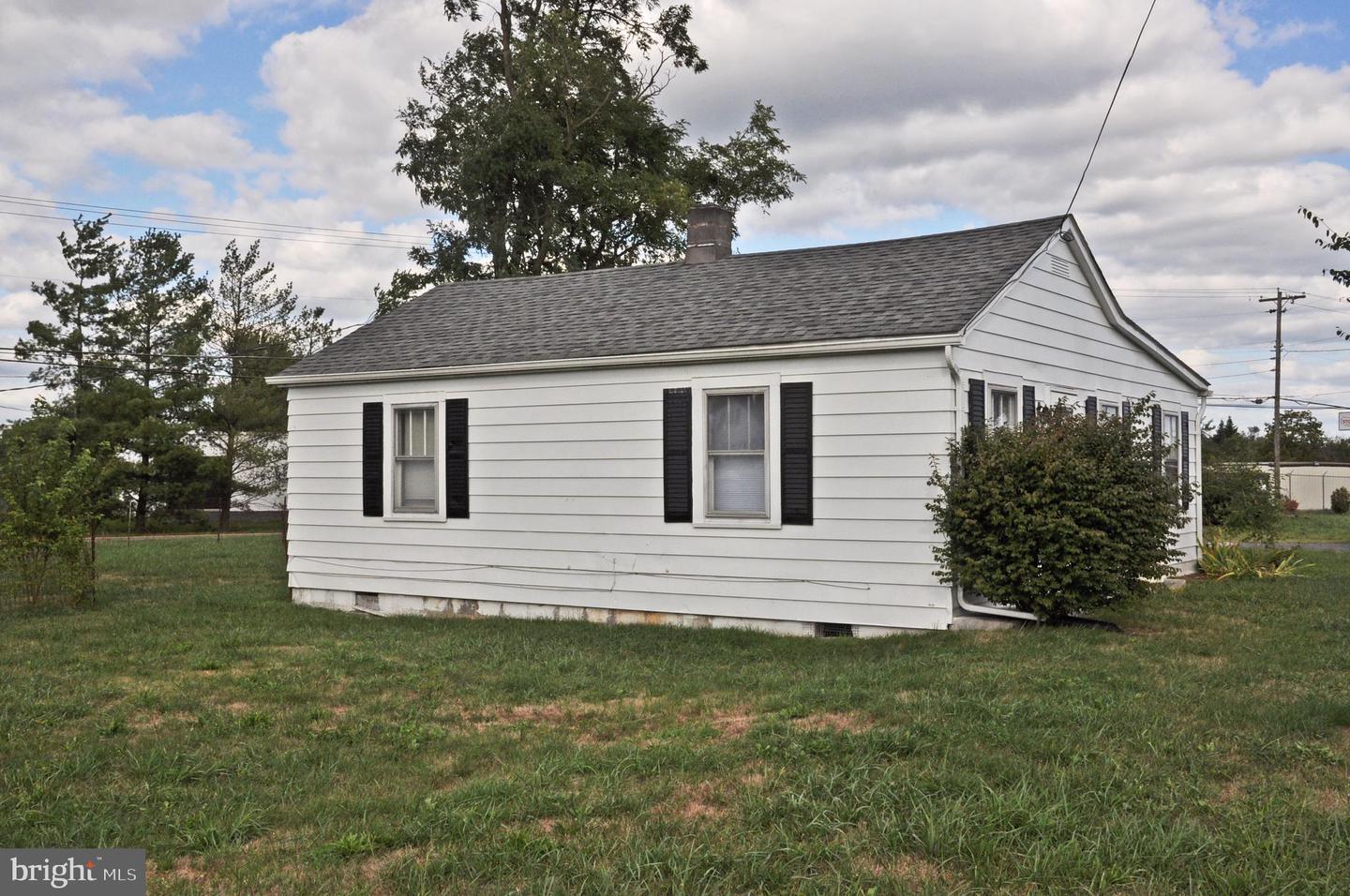 623 OLD CHARLES TOWN RD, STEPHENSON, Virginia 22656, 2 Bedrooms Bedrooms, 5 Rooms Rooms,1 BathroomBathrooms,Residential,For sale,623 OLD CHARLES TOWN RD,VAFV2021208 MLS # VAFV2021208