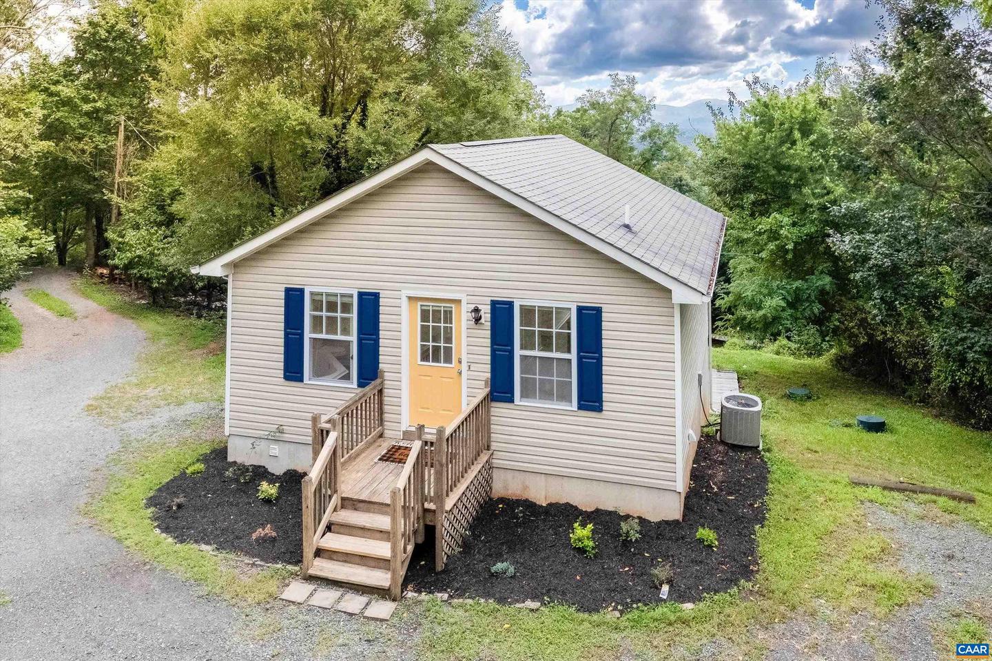 820 NEWTOWN RD, GREENWOOD, Virginia 22943, 3 Bedrooms Bedrooms, ,2 BathroomsBathrooms,Residential,For sale,820 NEWTOWN RD,656235 MLS # 656235