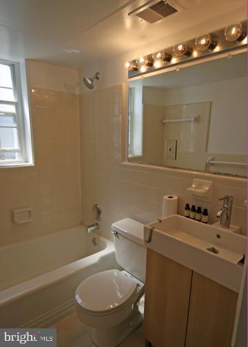 1336 N ODE ST #14, ARLINGTON, Virginia 22209, 1 Bedroom Bedrooms, 4 Rooms Rooms,1 BathroomBathrooms,Residential,For sale,1336 N ODE ST #14,VAAR2047944 MLS # VAAR2047944