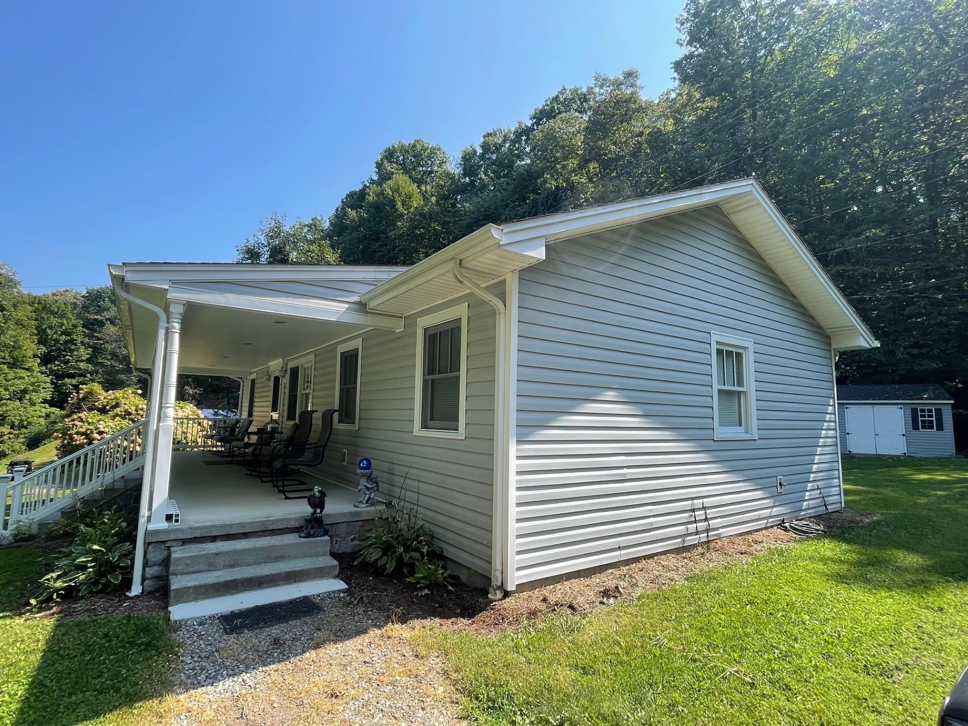 95 PEERY HOLLOW RD, HOT SPRINGS, Virginia 24445, 3 Bedrooms Bedrooms, ,2 BathroomsBathrooms,Residential,95 PEERY HOLLOW RD,656372 MLS # 656372