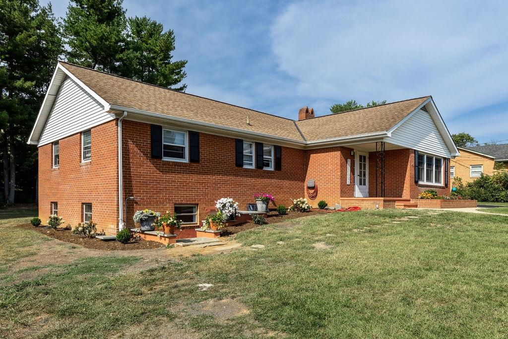 871 KENT RD, WAYNESBORO, Virginia 22980, 4 Bedrooms Bedrooms, ,2 BathroomsBathrooms,Residential,871 KENT RD,656415 MLS # 656415