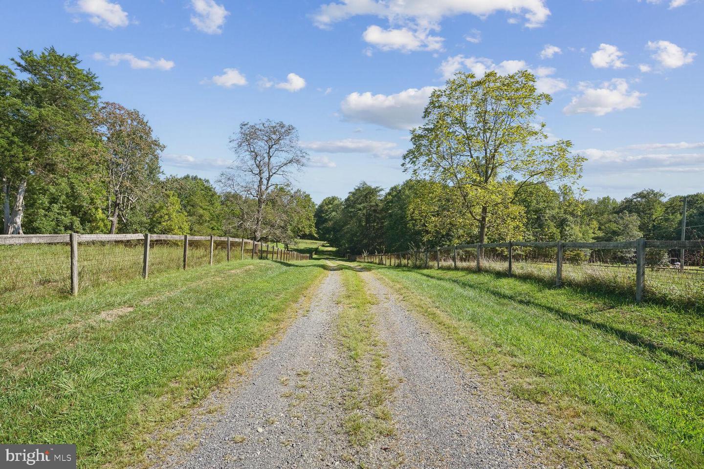 11713 CHAPEL ROAD, CLIFTON, Virginia 20124, 3 Bedrooms Bedrooms, ,2 BathroomsBathrooms,Residential,For sale,11713 CHAPEL ROAD,VAFX2199048 MLS # VAFX2199048