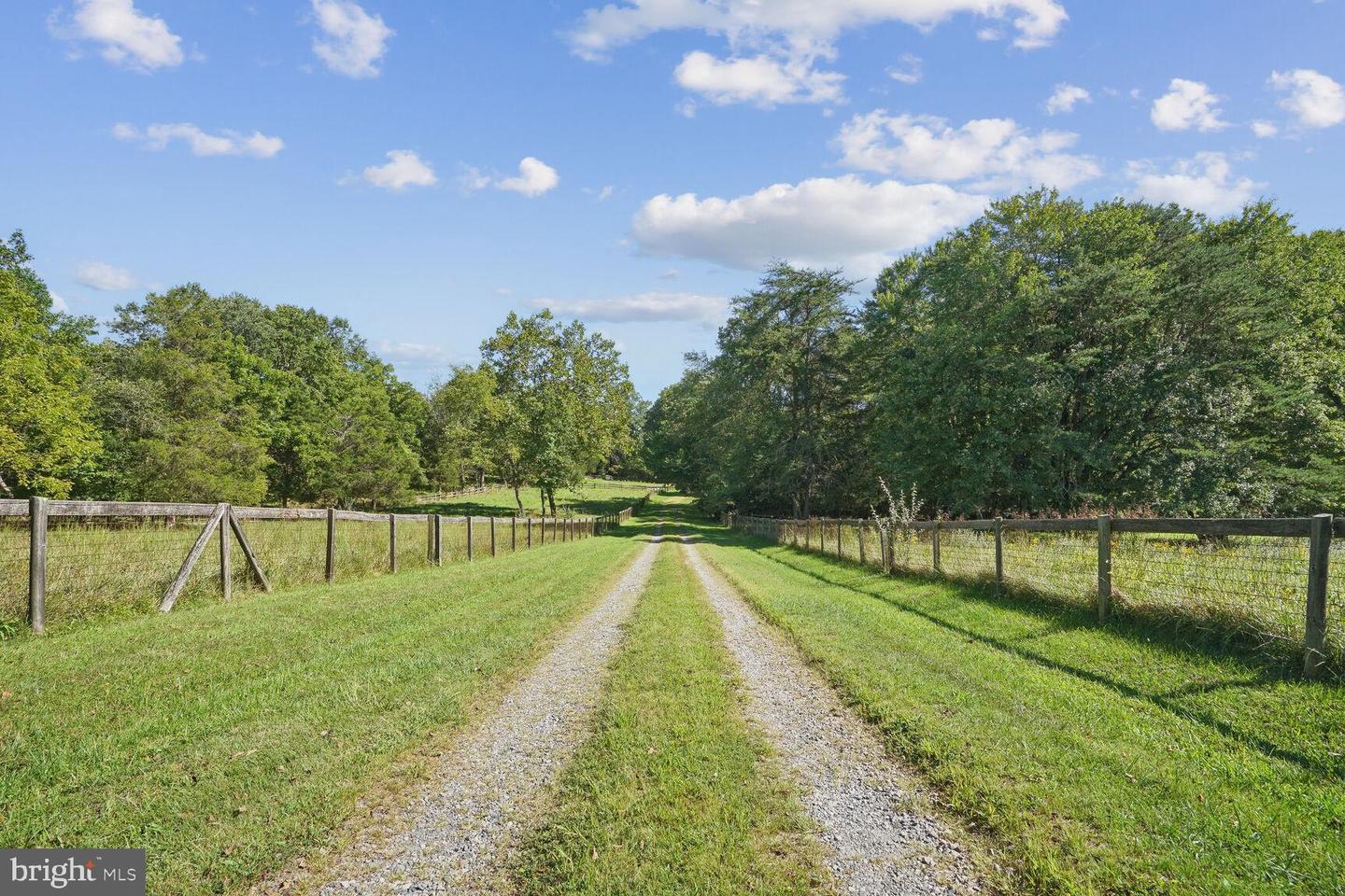 11713 CHAPEL ROAD, CLIFTON, Virginia 20124, 3 Bedrooms Bedrooms, ,2 BathroomsBathrooms,Residential,For sale,11713 CHAPEL ROAD,VAFX2199048 MLS # VAFX2199048