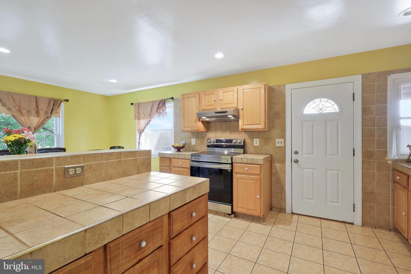 1045 WOODS PL, ALEXANDRIA, Virginia 22302, 5 Bedrooms Bedrooms, ,2 BathroomsBathrooms,Residential,For sale,1045 WOODS PL,VAAX2037684 MLS # VAAX2037684