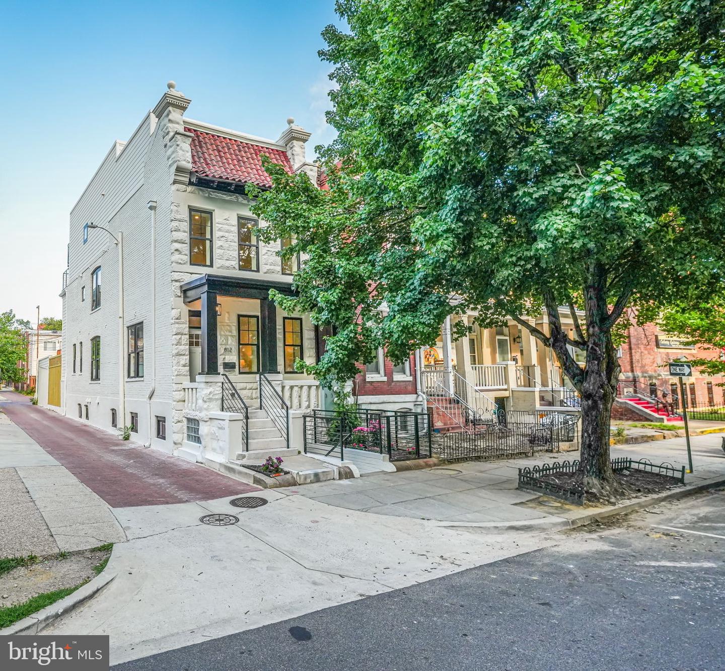 812 6TH ST NE, WASHINGTON, District Of Columbia 20002, 5 Bedrooms Bedrooms, ,4 BathroomsBathrooms,Residential,For sale,812 6TH ST NE,DCDC2157914 MLS # DCDC2157914