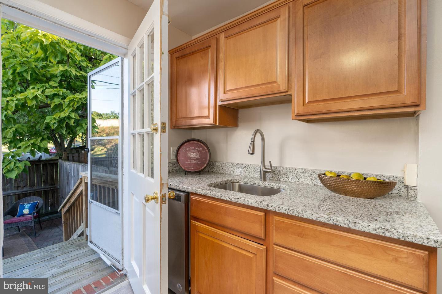 1739 CAMERON ST, ALEXANDRIA, Virginia 22314, 2 Bedrooms Bedrooms, 2 Rooms Rooms,2 BathroomsBathrooms,Residential,For sale,1739 CAMERON ST,VAAX2037744 MLS # VAAX2037744