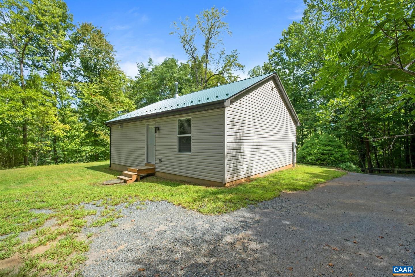 29 HORSESHOE MOUNTAIN RD, ROSELAND, Virginia 22967, 2 Bedrooms Bedrooms, ,2 BathroomsBathrooms,Residential,For sale,29 HORSESHOE MOUNTAIN RD,656598 MLS # 656598