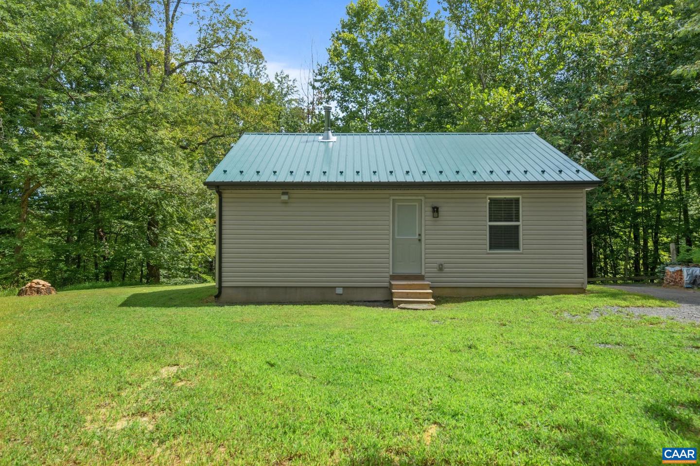 29 HORSESHOE MOUNTAIN RD, ROSELAND, Virginia 22967, 2 Bedrooms Bedrooms, ,2 BathroomsBathrooms,Residential,For sale,29 HORSESHOE MOUNTAIN RD,656598 MLS # 656598