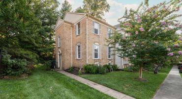 4235 SLEEPY LAKE DR, FAIRFAX, Virginia 22033, 4 Bedrooms Bedrooms, ,3 BathroomsBathrooms,Residential,For sale,4235 SLEEPY LAKE DR,VAFX2199546 MLS # VAFX2199546