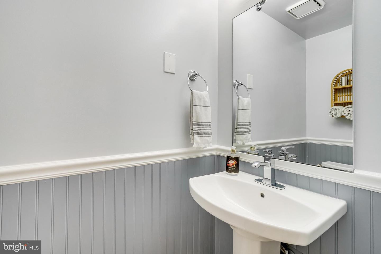 1211 S EADS ST S #1803, ARLINGTON, Virginia 22202, 2 Bedrooms Bedrooms, ,2 BathroomsBathrooms,Residential,For sale,1211 S EADS ST S #1803,VAAR2048216 MLS # VAAR2048216