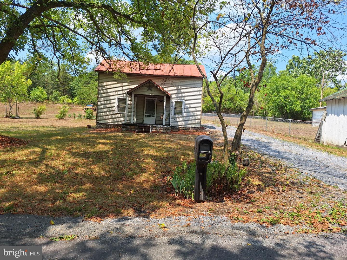 536 MEADOW MILLS RD, MIDDLETOWN, Virginia 22645, 2 Bedrooms Bedrooms, 4 Rooms Rooms,1 BathroomBathrooms,Residential,For sale,536 MEADOW MILLS RD,VAFV2020720 MLS # VAFV2020720