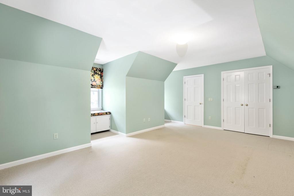 13910 HUNTING RUN DR, FREDERICKSBURG, Virginia 22407, 5 Bedrooms Bedrooms, ,3 BathroomsBathrooms,Residential,13910 HUNTING RUN DR,VASP2027422 MLS # VASP2027422